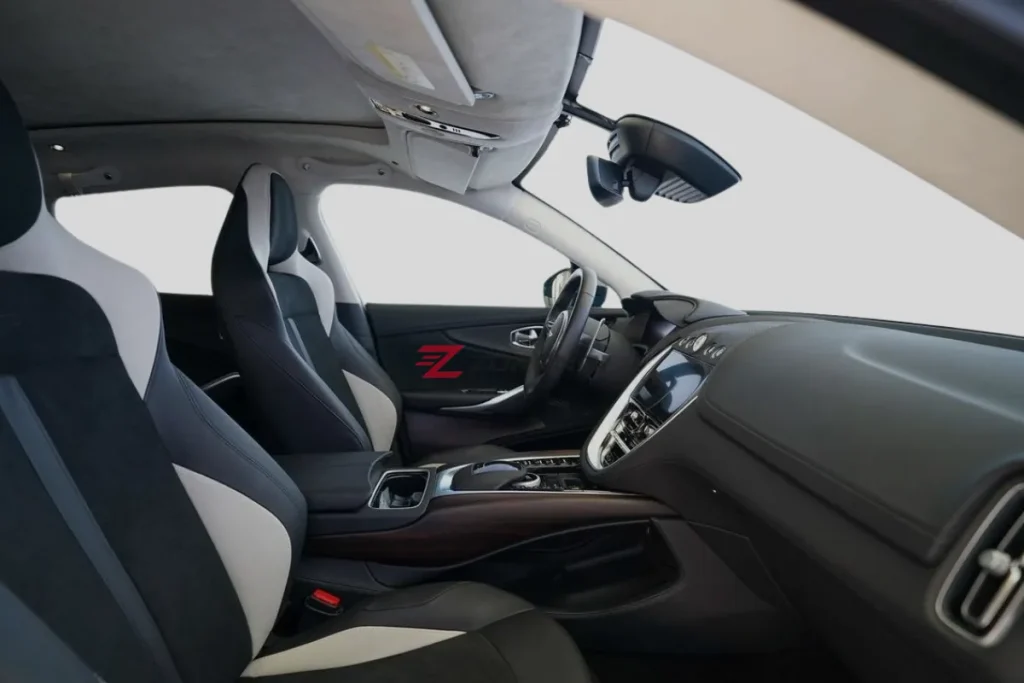 Aston Martin DBX 2023 1000KM