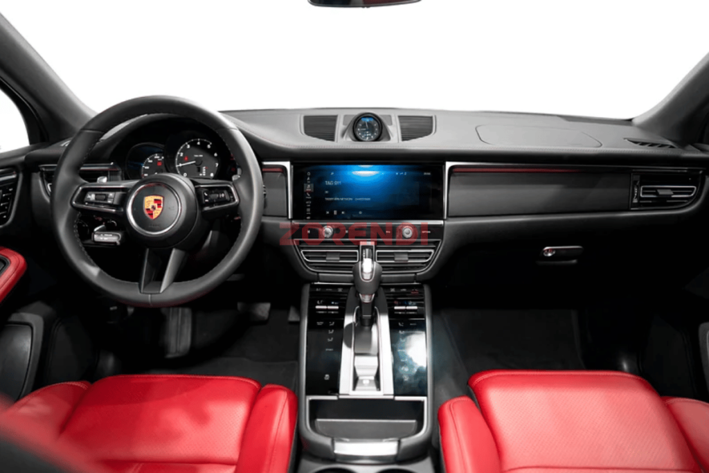 2024 Porsche Macan Standard 925KM