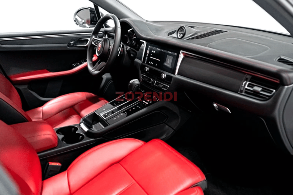 2024 Porsche Macan Standard 925KM