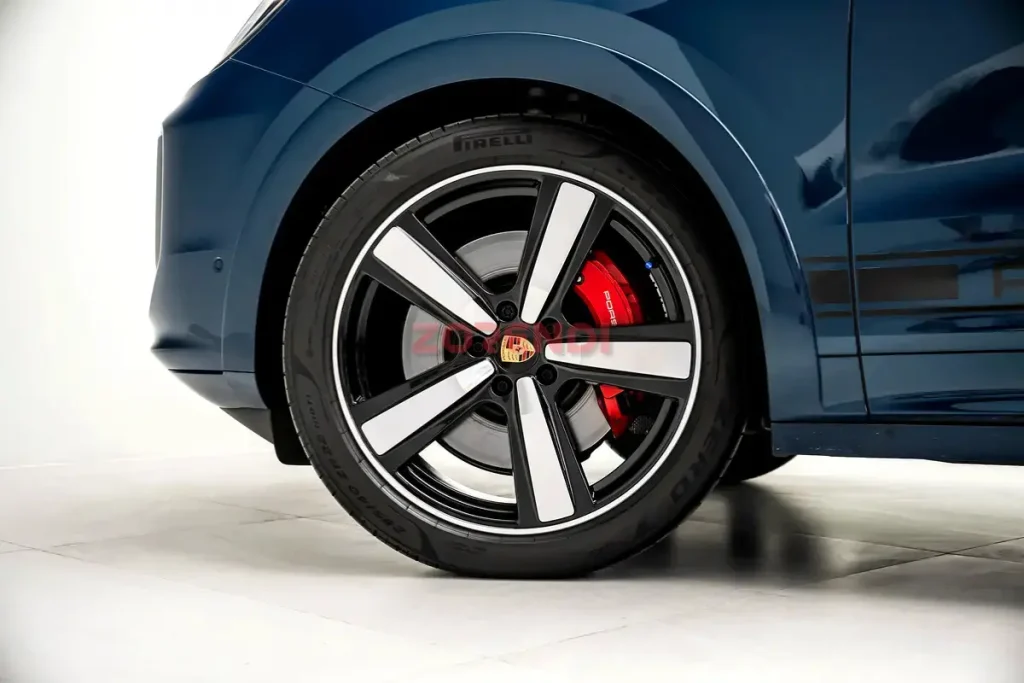 2025 Porsche Cayenne GTS Coupé 27000KM