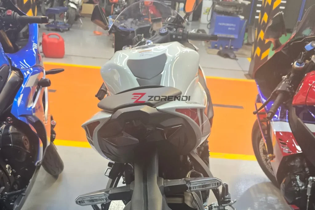 Kawasaki ZX-6R 2025 437KM