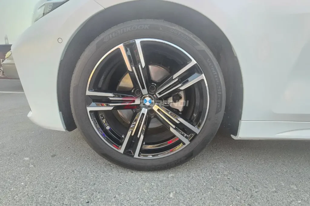 BMW 420i Convertible 2025 2700KM